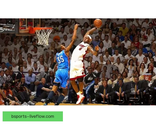 詹姆斯本赛季85次扣篮超前两季获赞退役后应拿五千万年薪